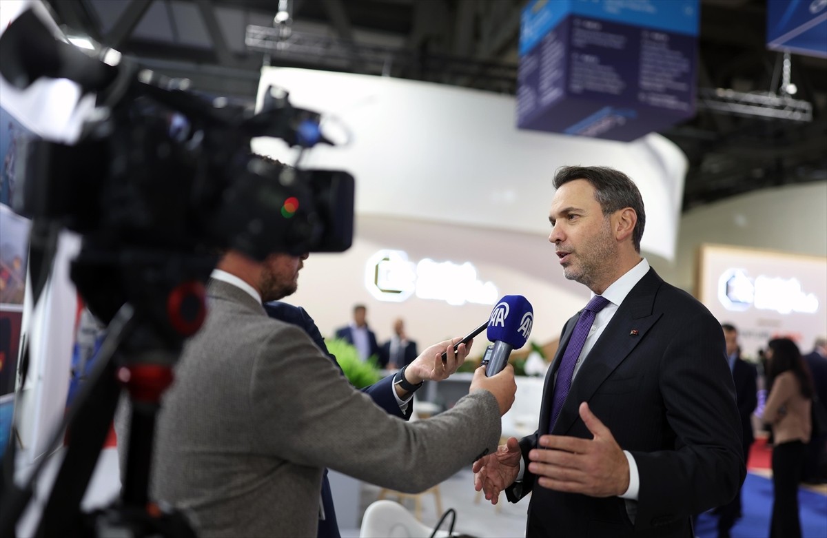Enerji ve Tabii Kaynaklar Bakanı Alparslan Bayraktar (fotoğrafta), Gastech 2025 Forumu'na katılmak...