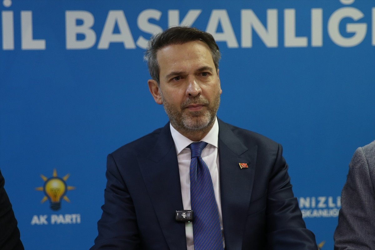 Enerji ve Tabii Kaynaklar Bakanı Alparslan Bayraktar (sol 3), Denizli programı kapsamında AK Parti...