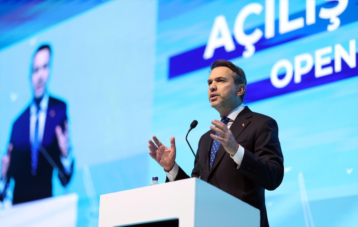 Enerji ve Tabii Kaynaklar Bakanı Alparslan Bayraktar, Türkiye Rüzgar Enerjisi Birliğinin (TÜREB)...