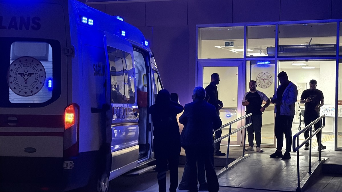 Erzincan'da düğünde yedikleri yemeğin ardından rahatsızlanan 106 kişi kentteki hastanelere...