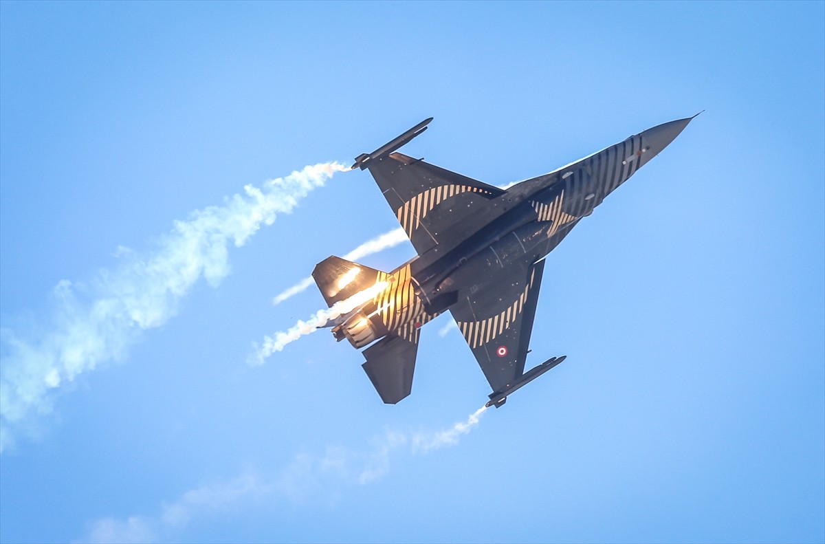 Eskişehir'in Sivrihisar ilçesinde bu yıl 10'uncusu düzenlenen "Sivrihisar Hava Gösterileri"nde...