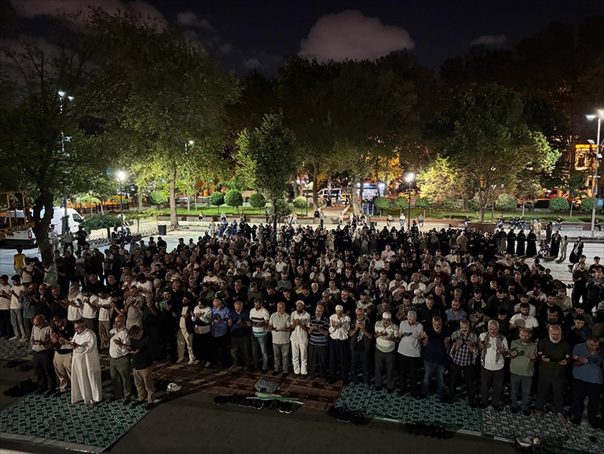 Fatih'te Küresel Sumud Filosu'na destek vermek ve İsrail'in Gazze Şeridi'nde Filistinlilere...