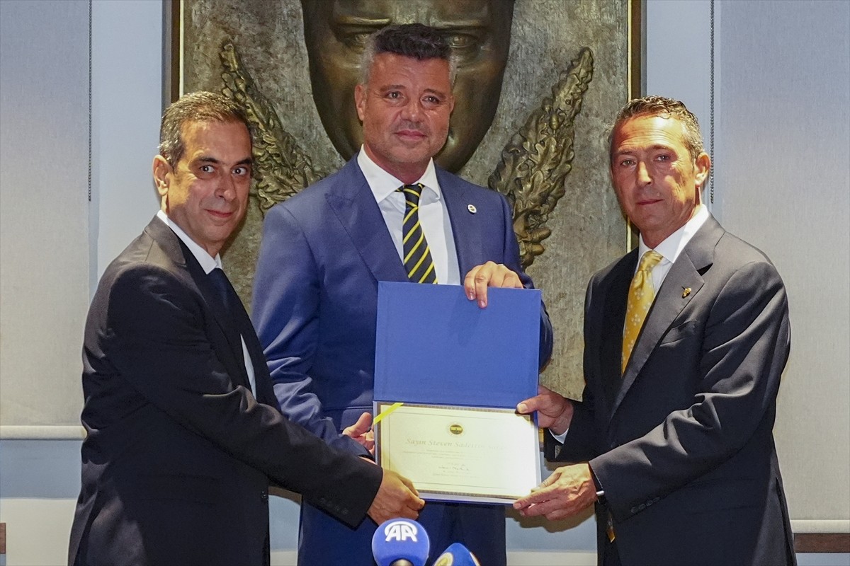 Fenerbahçe Kulübünde 21 Eylül Pazar günü gerçekleştirilen olağanüstü seçimli genel kurulda başkan...