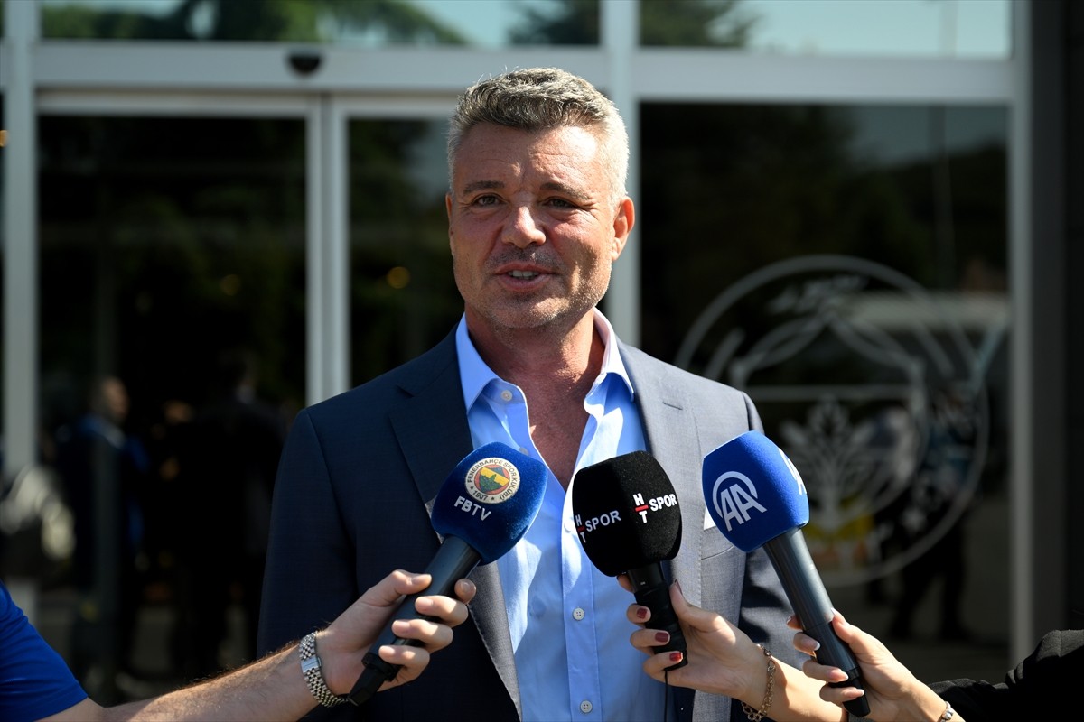 Fenerbahçe Kulübünde gerçekleştirilen olağanüstü seçimli genel kurulda başkan seçilen Sadettin...