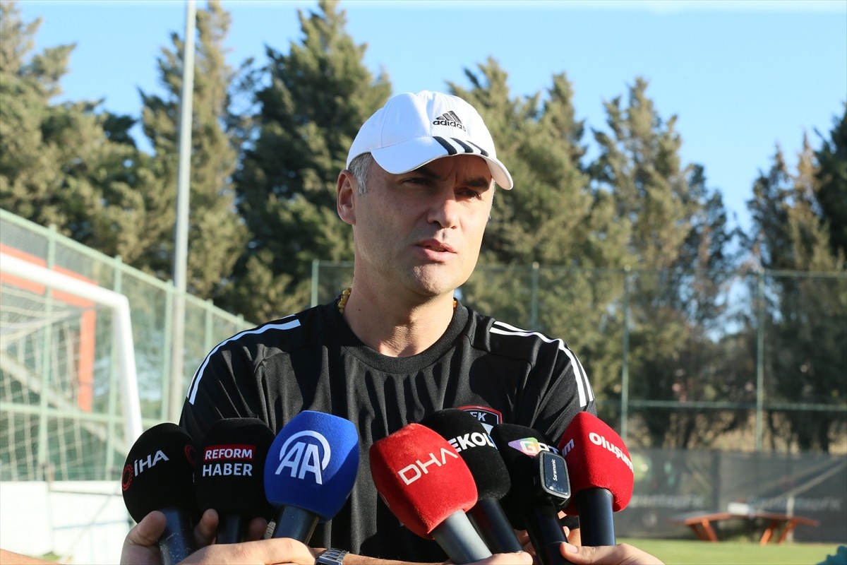 Gaziantep FK teknik direktörü Burak Yılmaz, ligin 5. haftasında karşılaşacakları Kocaelispor...