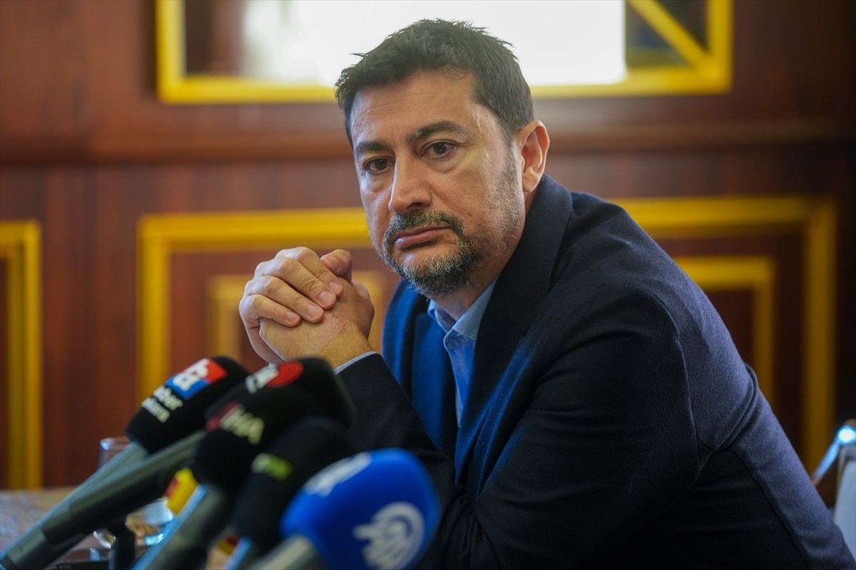 Gençlerbirliği yönetim kurulu üyeleri Aykut Çakmaklı (ortada), İsmail Geliç (solda) ve Hakan...