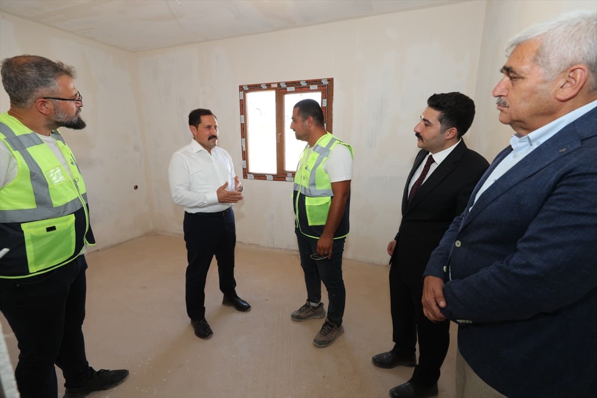 Hatay'ın Yayladağı ilçesinde 6 Şubat 2023'teki depremlerin ardından yapımına başlanan 93 kırsal...