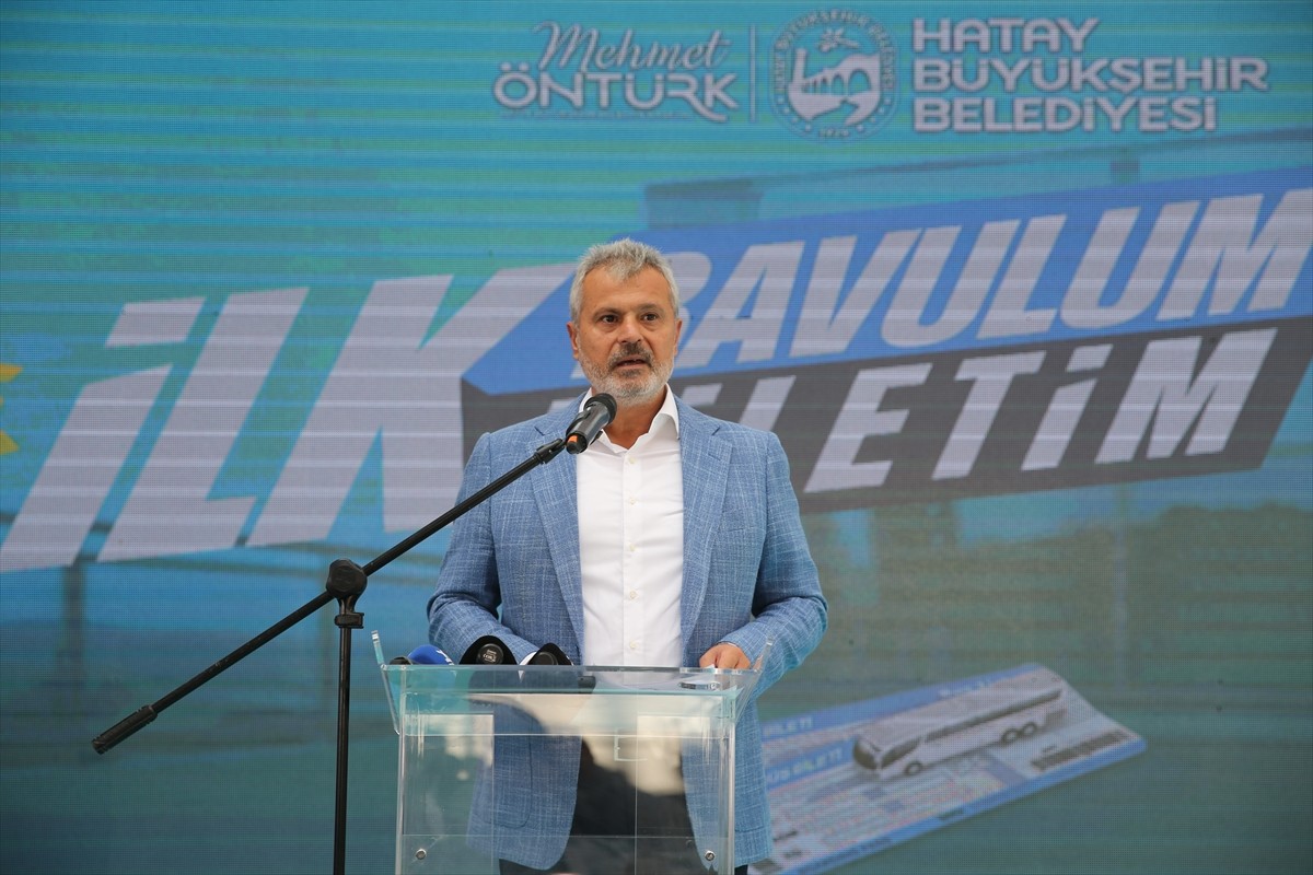 Hatay Büyükşehir Belediyesi, üniversiteyi kazanan öğrencilere içerisinde bilet paraları ve...