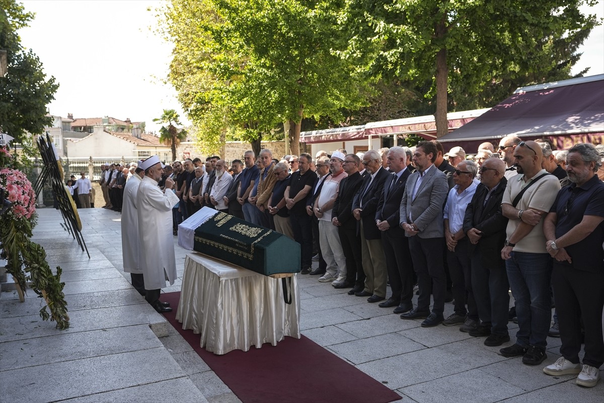 Hayatını kaybeden Veysel Karani'nin 58. kuşaktan torunu Gülden Samir için Hırka-i Şerif Camisinde...