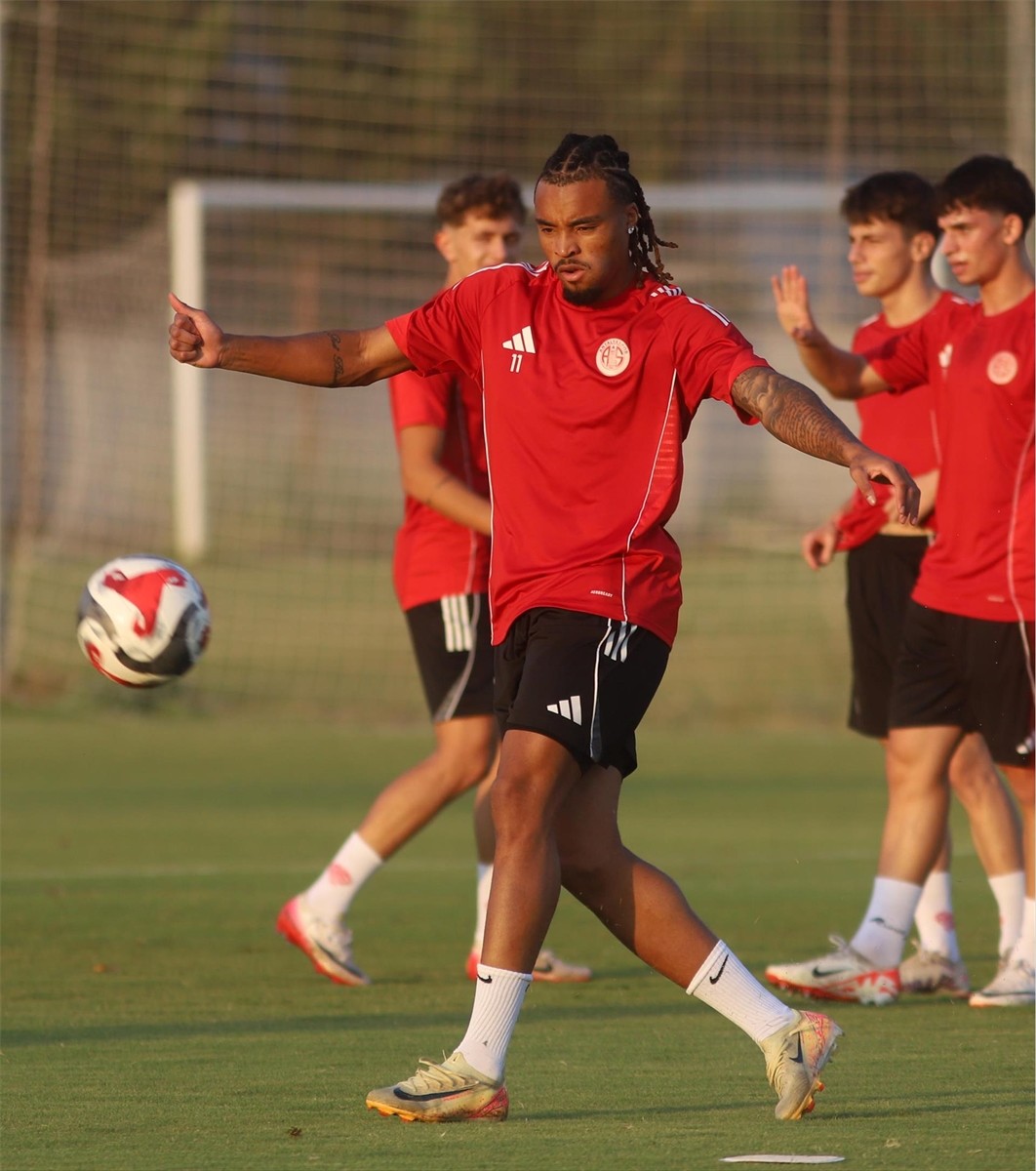 Hesap.com Antalyaspor, Trendyol Süper Lig'in 7. haftasında Fenerbahçe ile 28 Eylül Pazar günü...