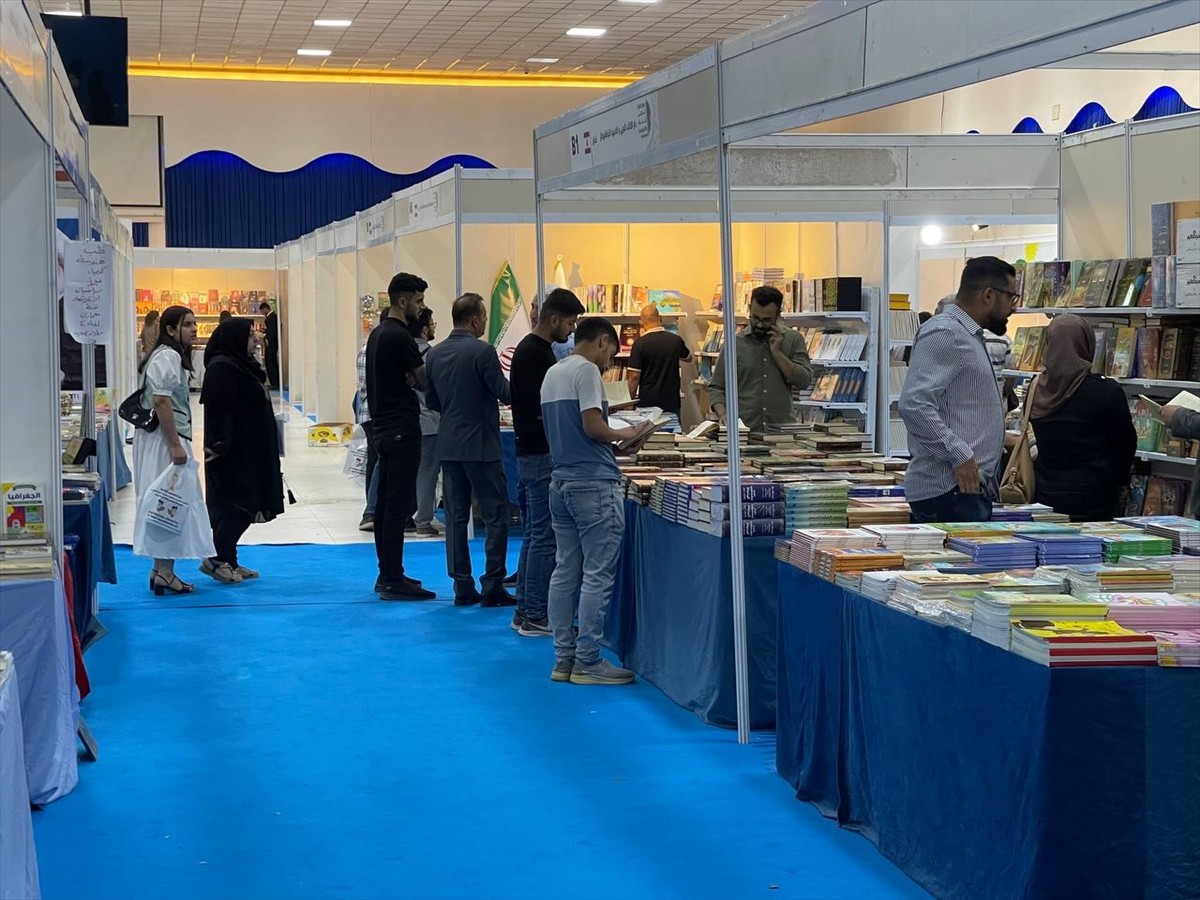 Irak'ın Kerkük kentinde Türkiye'den de yayınevlerinin katılımıyla düzenlenen Uluslararası Kitap ve...
