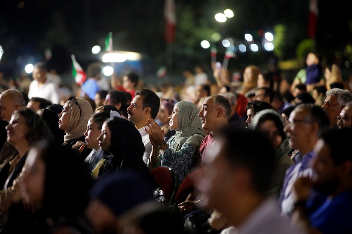 İran'ın başkenti Tahran'da Hazreti Muhammed’in doğum yıldönümü dolayısıyla etkinlik düzenlendi....