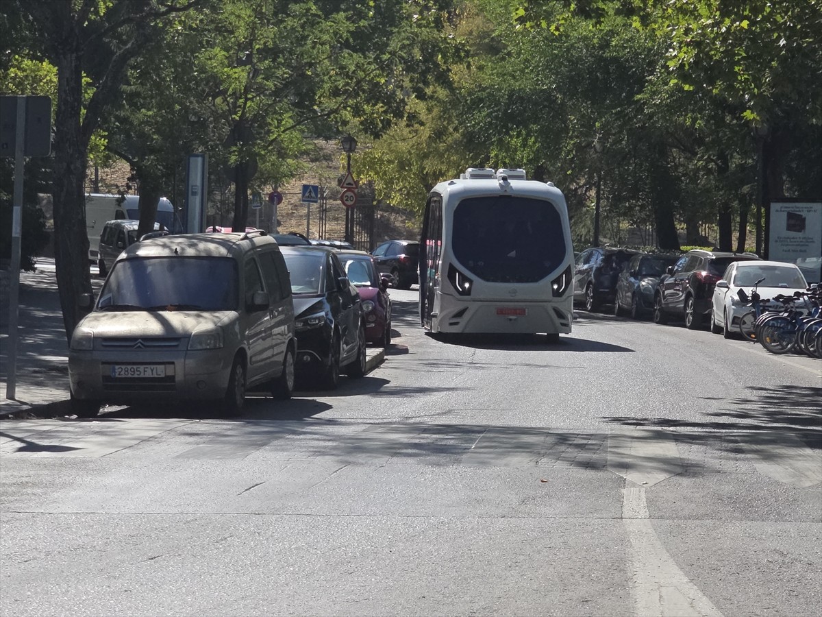 İspanya'da toplu ulaşımda ilk kez sürücüsüz elektrikli otobüs projesi başkent Madrid'de başladı....