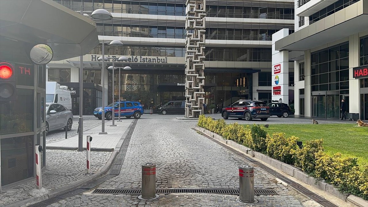 İstanbul'da Can Holding'e yönelik soruşturma kapsamında "suç örgütü kurmak", "vergi kaçakçılığı"...