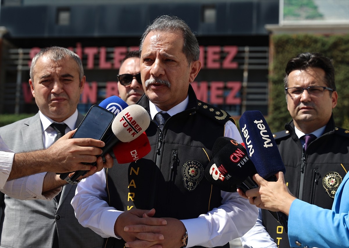 İstanbul'da düzenlenen uyuşturucu operasyonlarında gözaltına alınan 11 şüpheli tutuklandı....