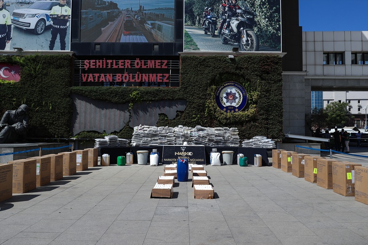 İstanbul'da düzenlenen uyuşturucu operasyonlarında gözaltına alınan 11 şüpheli tutuklandı....