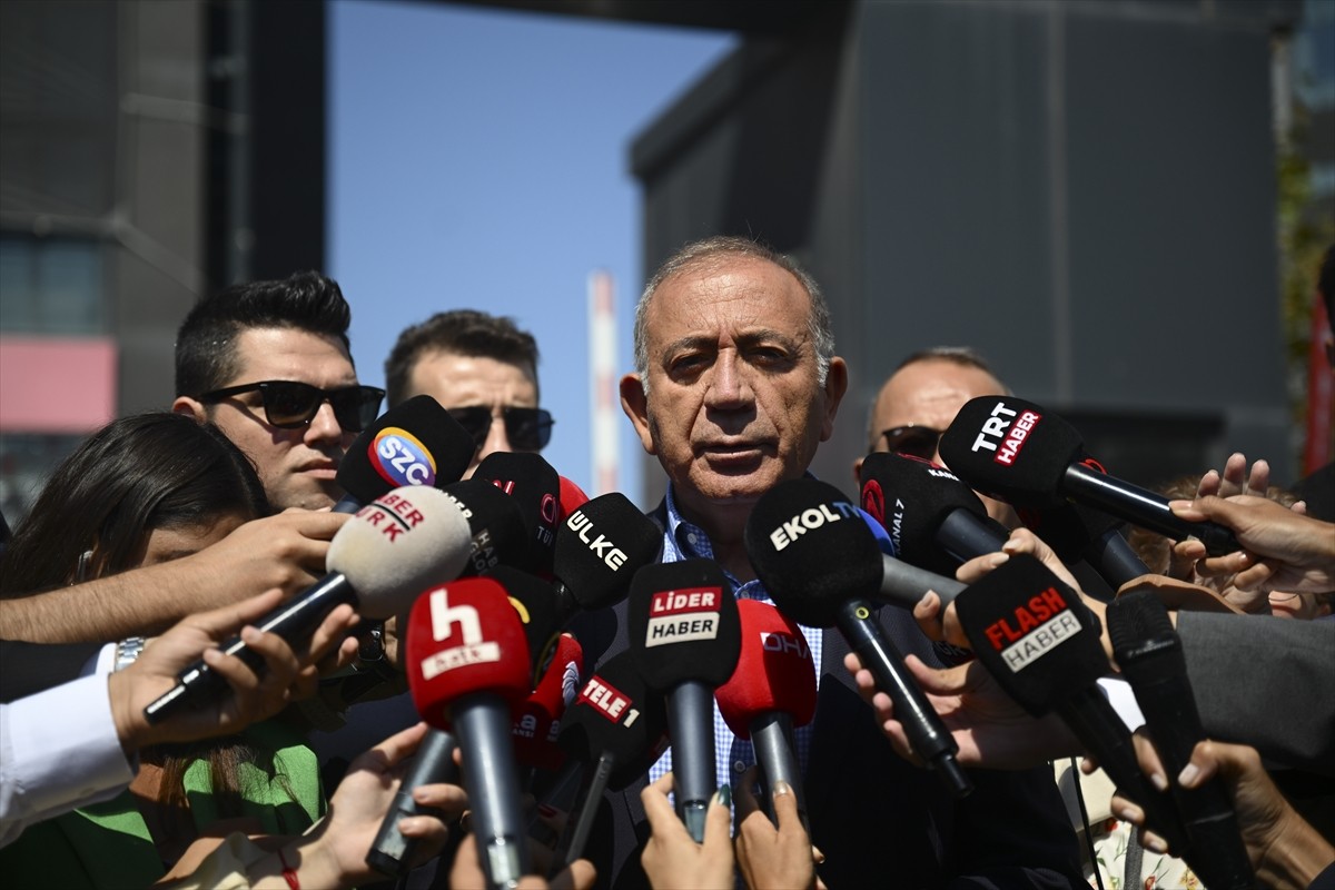 İstanbul 45. Asliye Hukuk Mahkemesince CHP İstanbul İl Yönetimine görevlendirilen Gürsel Tekin...