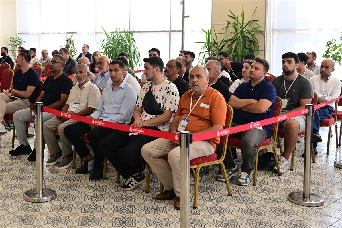 İstanbul Büyükşehir Belediyesi (İBB), "Uygulama Bazlı Taksi Taşımacılığı" yapacak 2 bin 500 yeni...