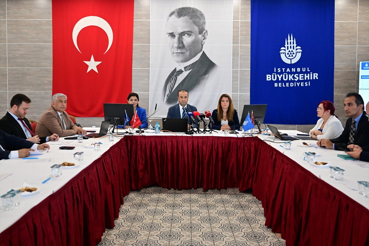 İstanbul Büyükşehir Belediyesi (İBB), "Uygulama Bazlı Taksi Taşımacılığı" yapacak 2 bin 500 yeni...