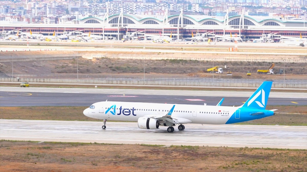 İstanbul Sabiha Gökçen Uluslararası Havalimanı'nın 06R-24L numaralı ikinci pistinde 24L yönünde de...