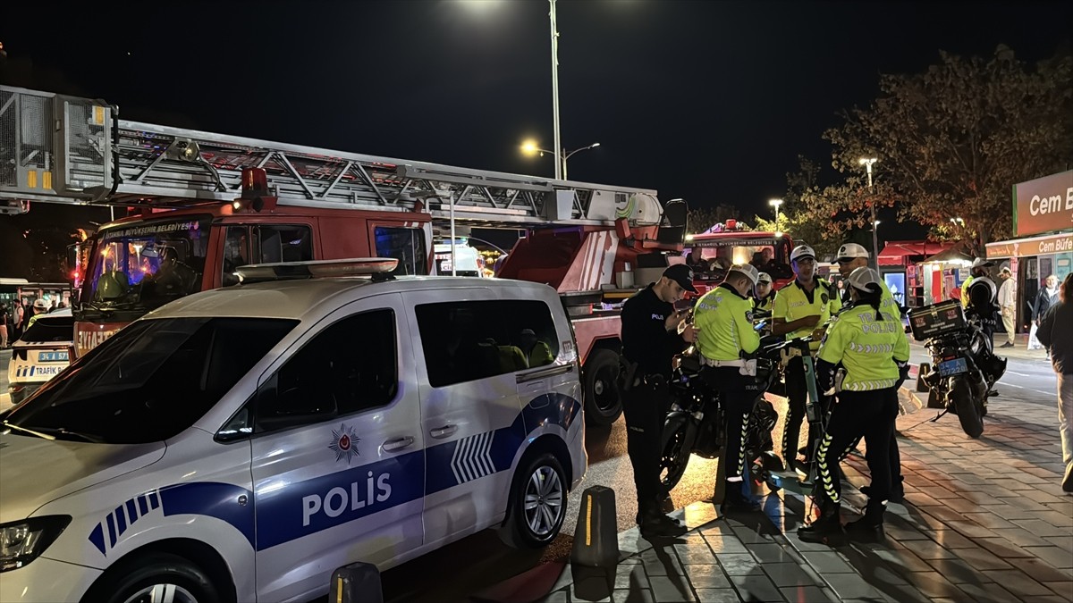 İstanbul Üsküdar'da, sefer yapan yolcu vapuru ile yük gemisinin çarpışması sonucu 8 kişi...