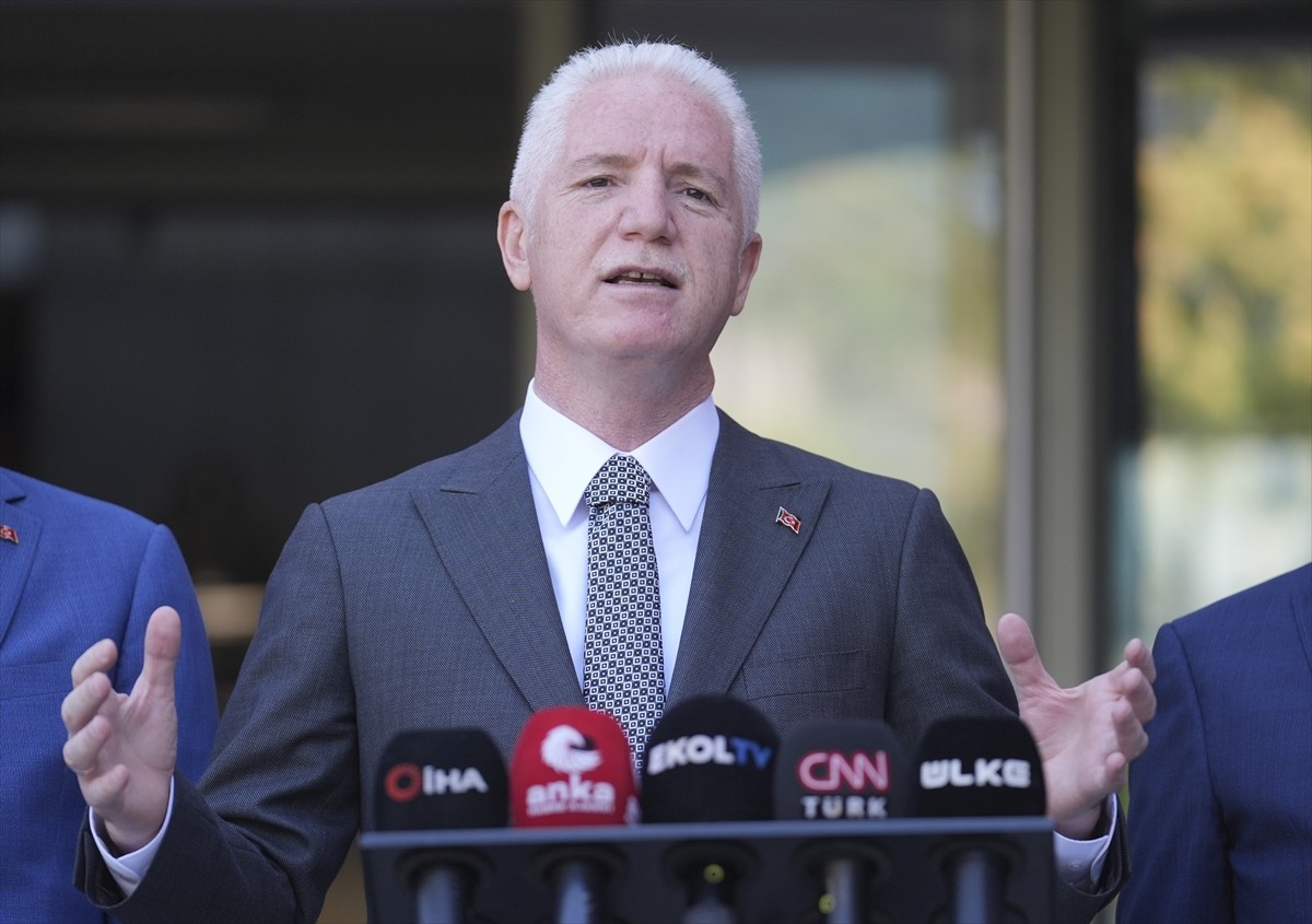 İstanbul Valisi Davut Gül, 2025-2026 eğitim öğretim yılı hazırlıklarına ilişkin Zeytinburnu...