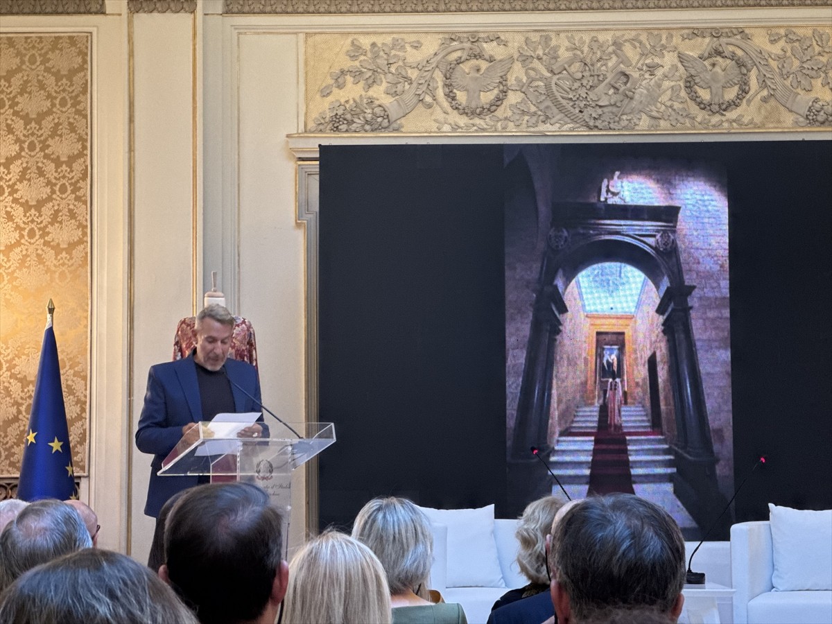 İtalya'nın Ankara Büyükelçiliğince, İstanbul'daki Venedik Sarayı'nda İtalyan modacı Elio...