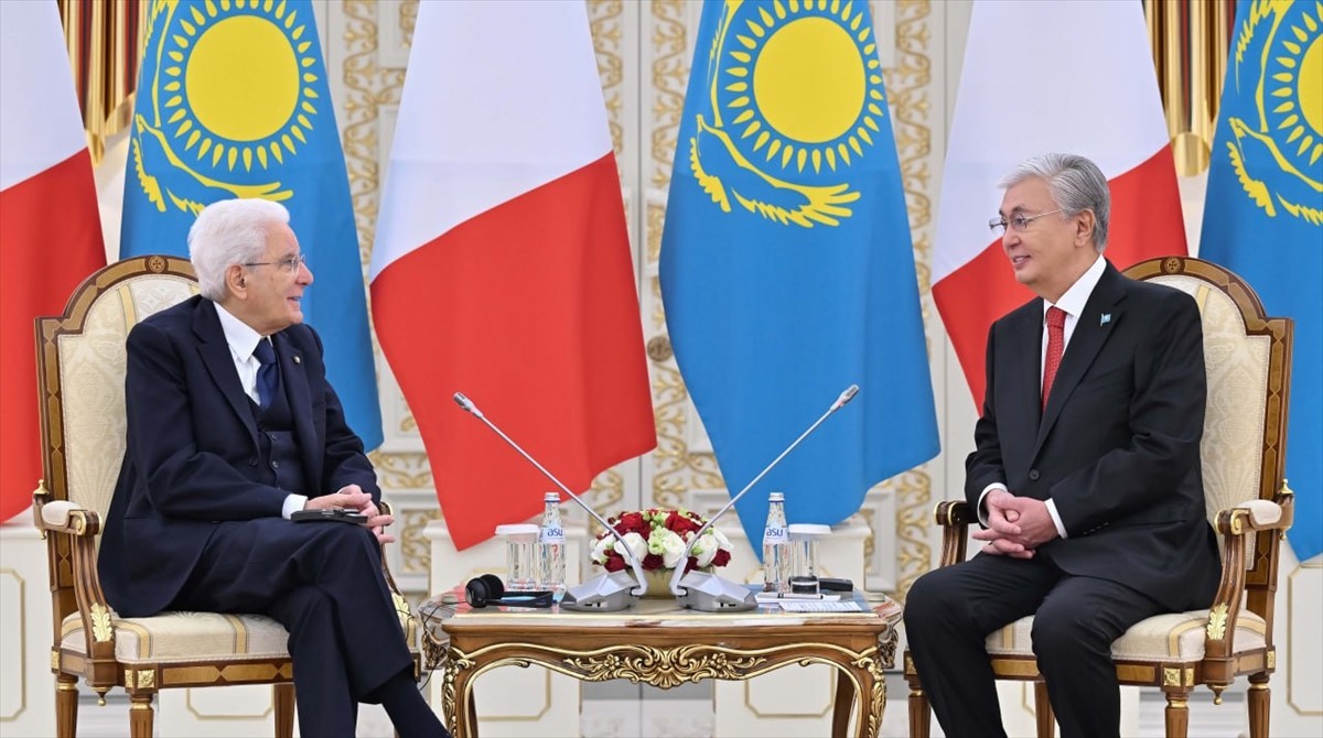 İtalya Cumhurbaşkanı Sergio Mattarella (solda), resmi ziyaret kapsamında Kazakistan’ın başkenti...