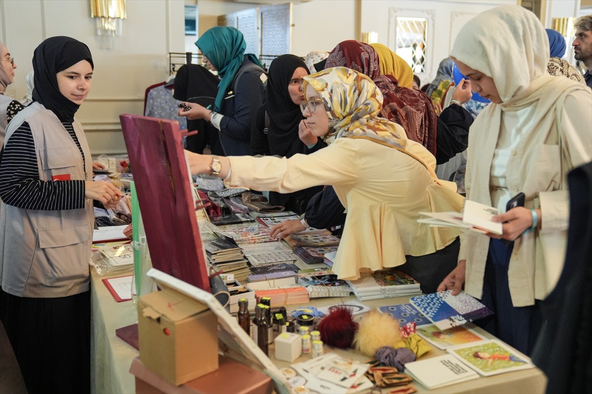 İyilikhane Çocuk Derneğinin düzenlediği kermesin geliri Gazzeliler için...