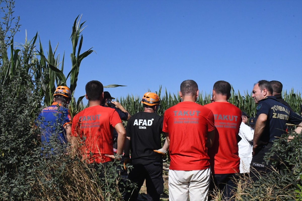 İzmir'in Torbalı ilçesinde düşen eğitim uçağında bulunan pilot yaşamını yitirdi. Jandarma...
