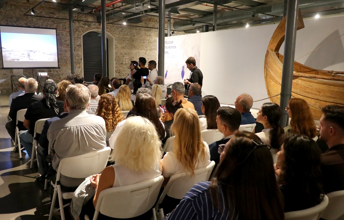 İzmir Valiliğinin desteğiyle, "Efeler Yolu" projesi kapsamında hazırlanan "Çal Dede" belgeseli...