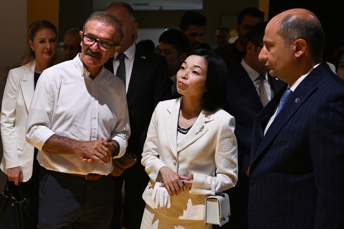 Japonya Altes Prensesi Akiko Mikasa (ortada), Şanlıurfa Arkeoloji Müzesi'ni ziyaret etti. Ziyareti...