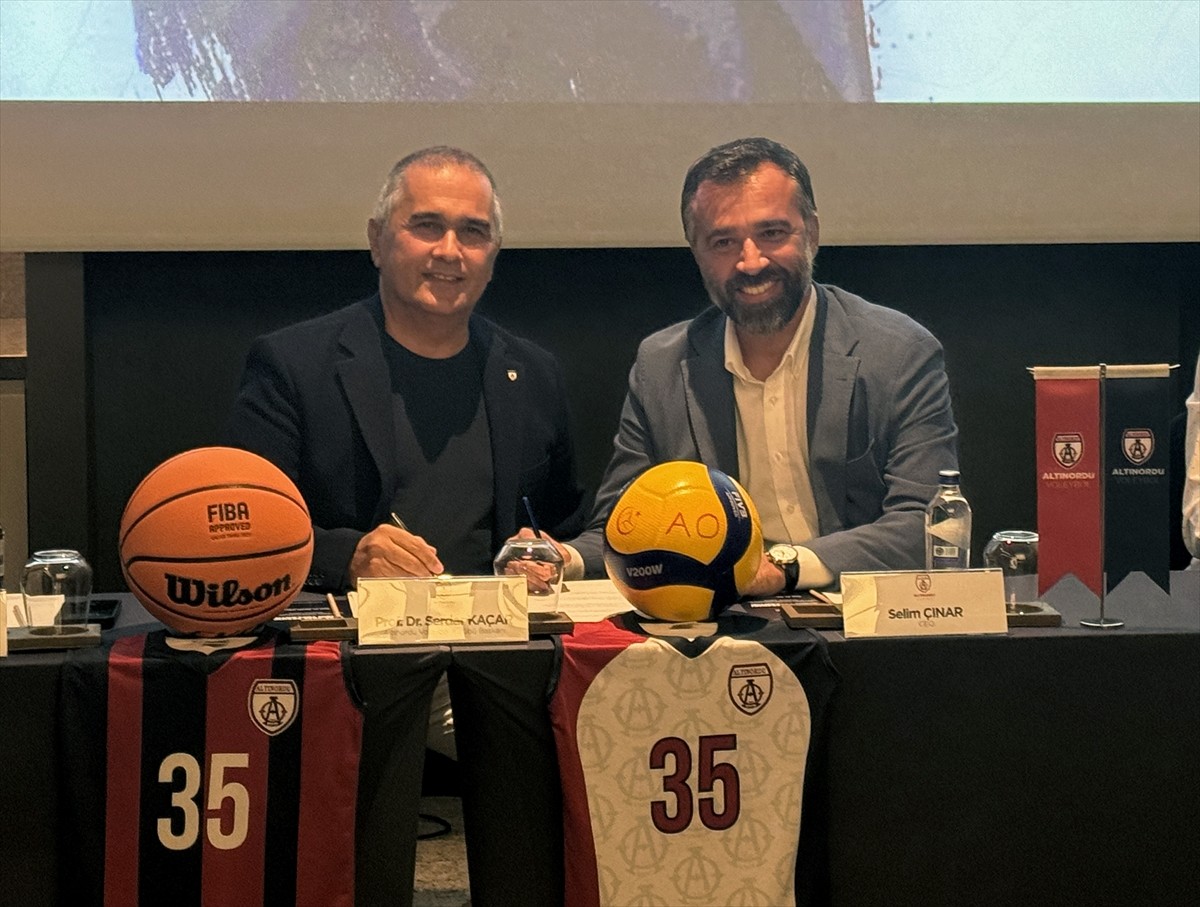 Kadınlar Voleybol 1. Lig'e yükselen Altınordu'nun yeni CEO'su Selim Çınar (sağda) oldu. Çınar için...