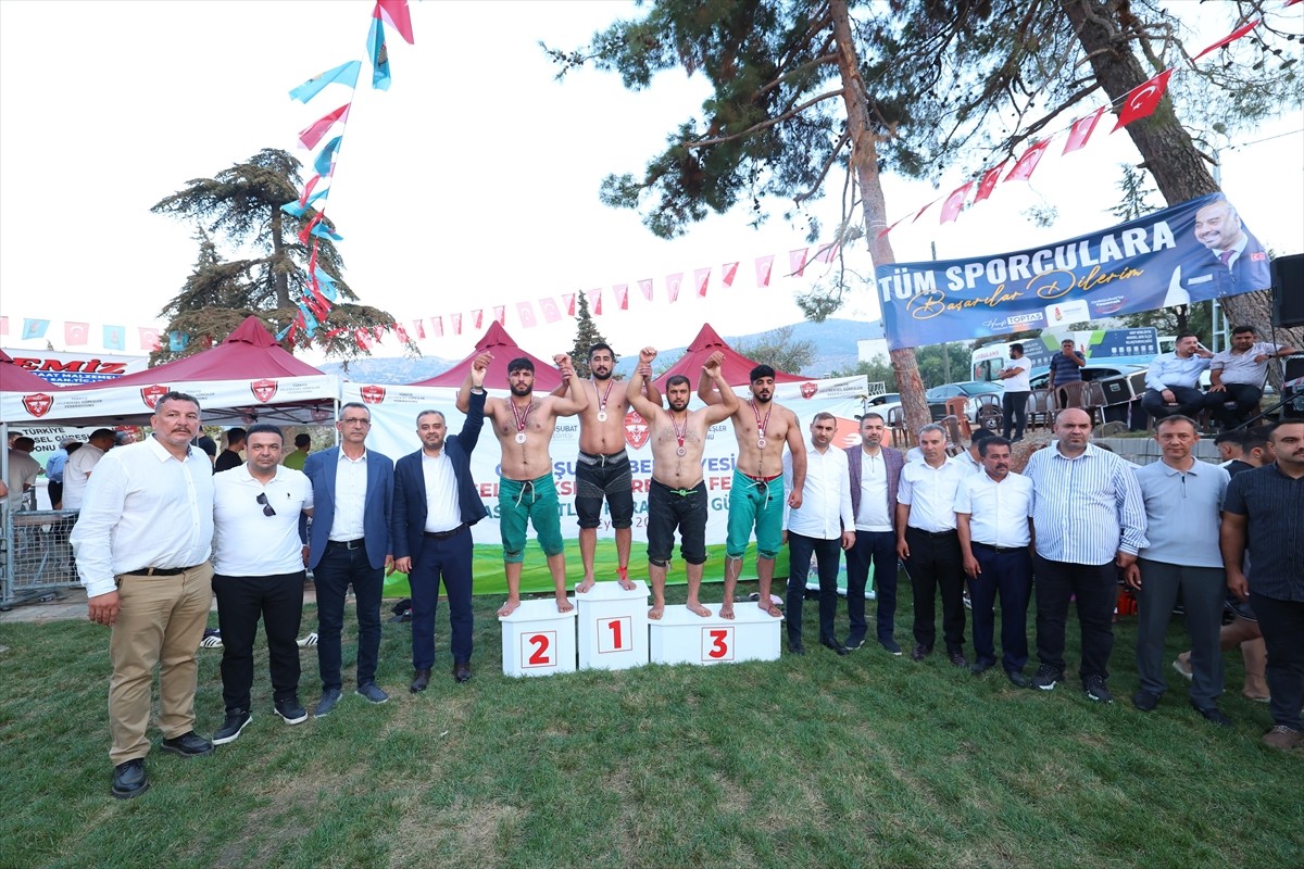 Kahramanmaraş'ın Onikişubat ilçesinde "Uluslararası Hartlap Karakucak Güreş Festivali" düzenlendi....