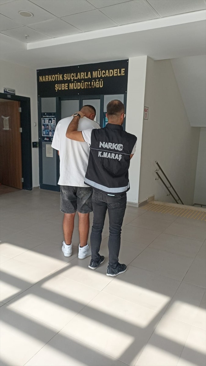 Kahramanmaraş'ta uyuşturucu ticareti yaparken yakalanan zanlı tutuklandı. Zanlının üst aramasında...