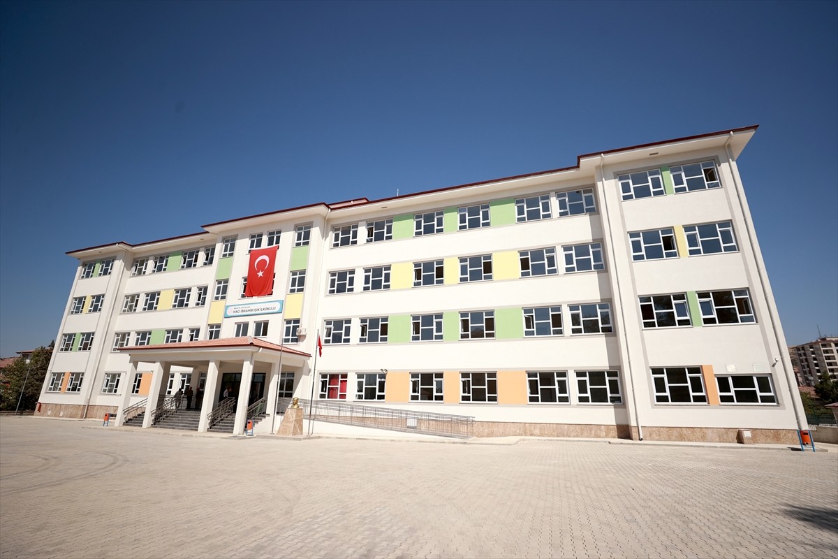 Kahramanmaraş merkezli 6 Şubat 2023 depremlerinde Malatya'da hasar gören okullardaki 895 dersliğin...