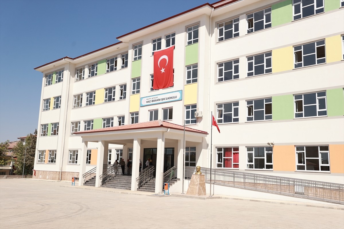 Kahramanmaraş merkezli 6 Şubat 2023 depremlerinde Malatya'da hasar gören okullardaki 895 dersliğin...