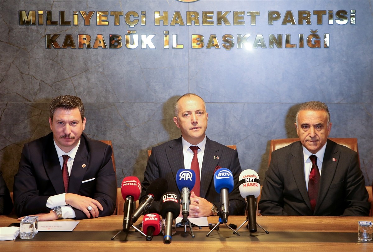 Karabük'te MHP Giresun Milletvekili Ertuğrul Gazi Konal (sol 2) başkanlığında "Terörsüz Türkiye:...