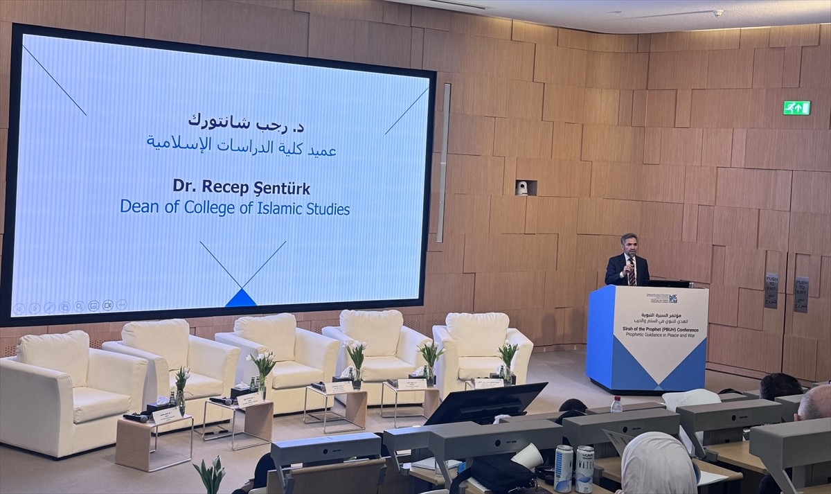 Katar'ın başkenti Doha'da düzenlenen "Savaşta ve Barışta Nebevî Rehberlik" konferansında, Hazreti...