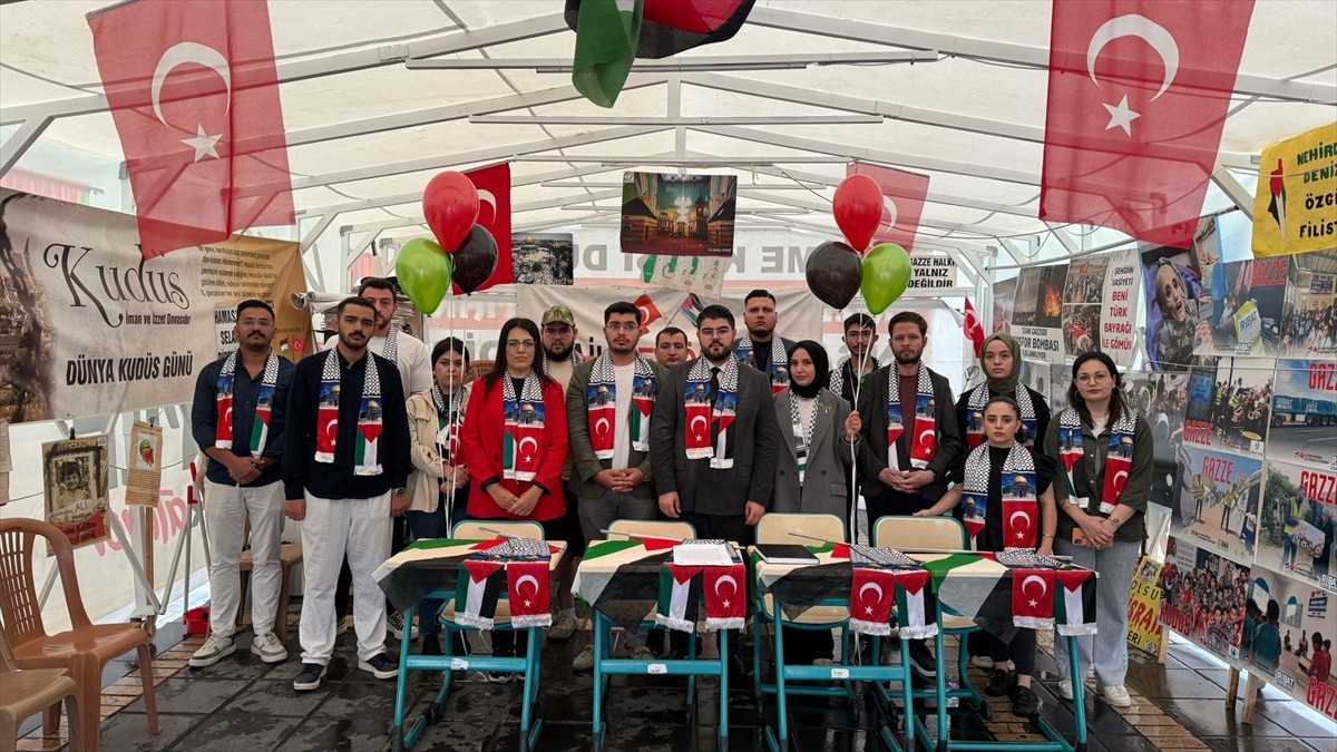 Kayseri'de AK Parti Gençlik Kolları Başkanlığınca yeni eğitim öğretim yılının ilk günü, İsrail...