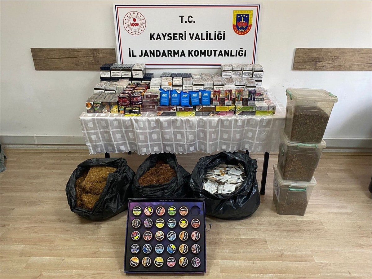 Kayseri'de kaçak sigara operasyonunda 2 şüpheli gözaltına alındı. Hoca Ahmet Yesevi...