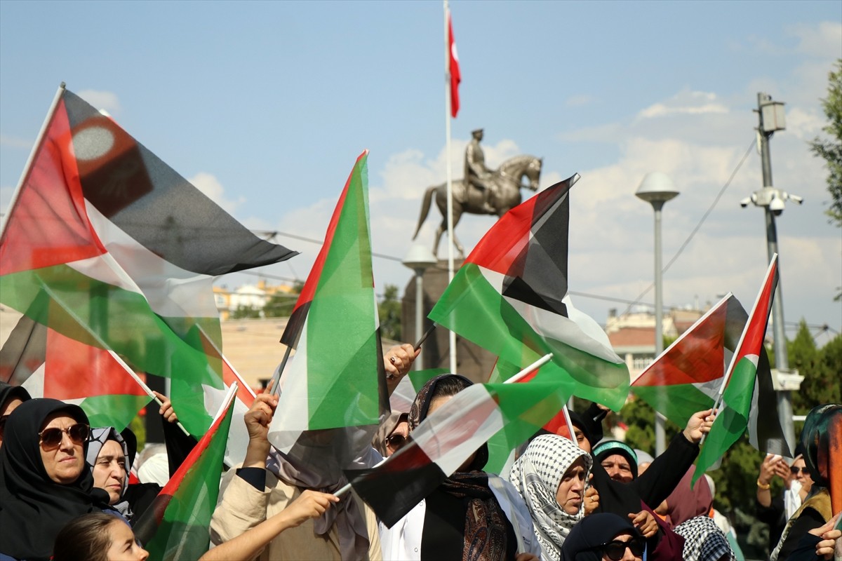 Kayseri Filistin Dayanışma Platformu (KAYFİDAP) ve Anadolu Sivil Toplum Platformu öncülüğünde, çok...