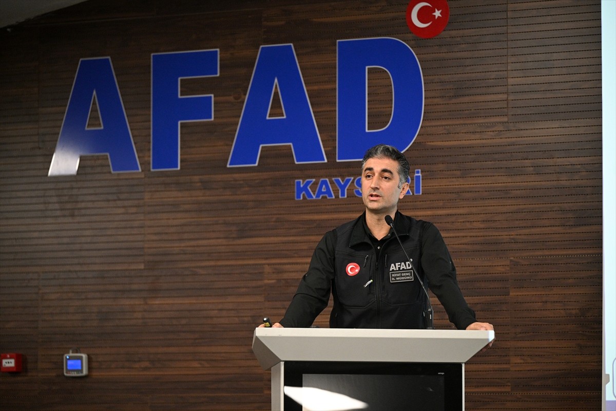 Kayseri merkezli 3 ilde, Türkiye Afet Müdahale Planı kapsamında AFAD öncülüğünde deprem tatbikatı...