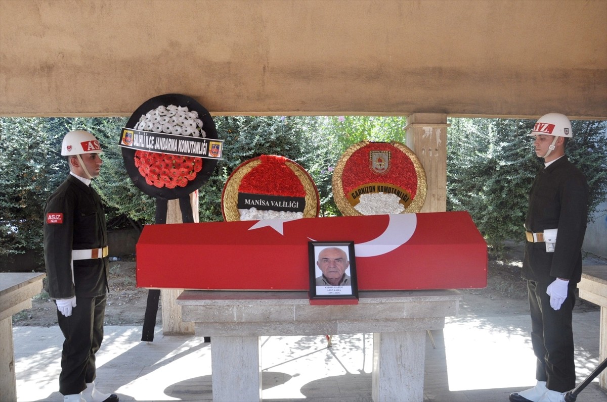 Kıbrıs gazisi Aziz Kara (72), memleketi Manisa'da düzenlenen törenle son yolculuğuna uğurlandı....