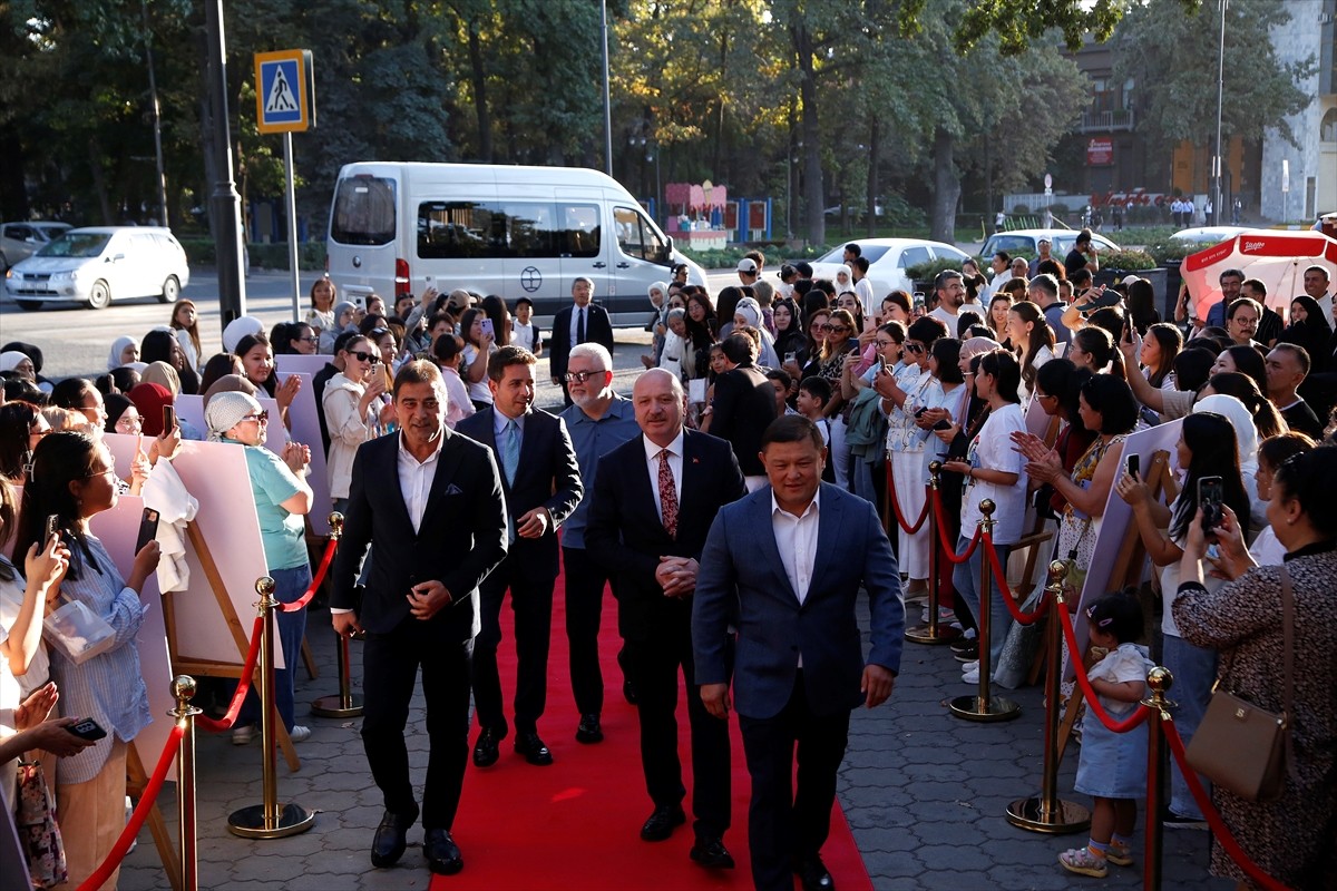 Kırgızistan'ın başkenti Bişkek'te başlayan "9. Türk Filmleri Haftası" etkinliğinde ünlü Türk...