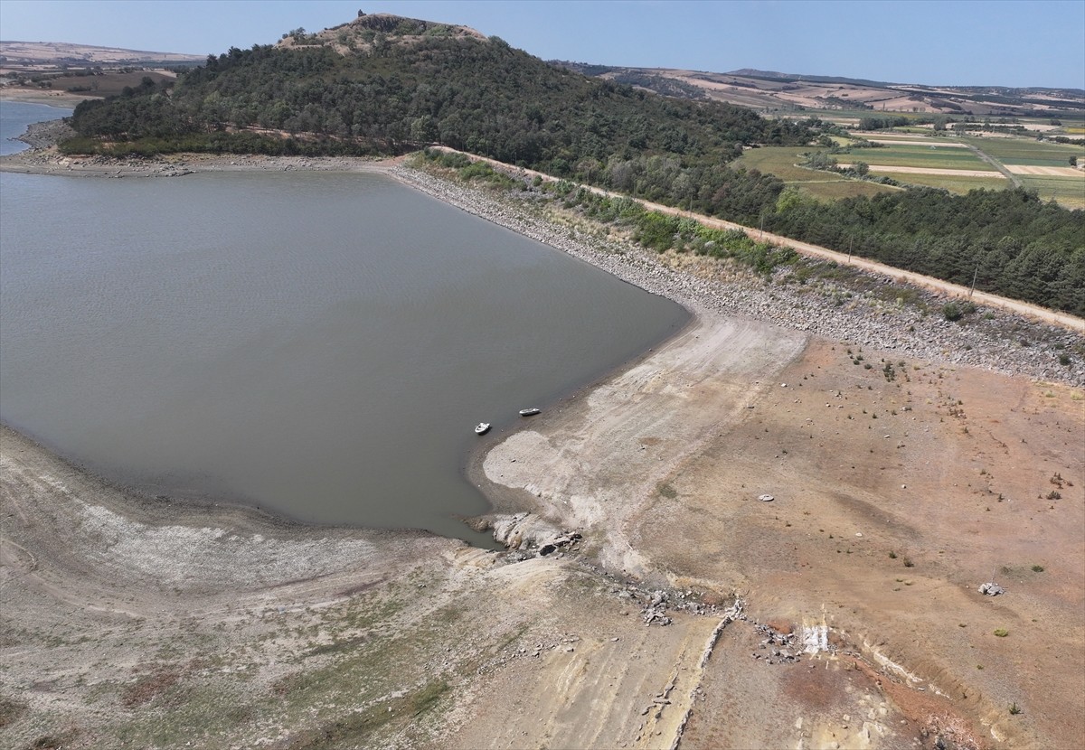 Kış aylarında Meriç Nehri'nden basılan suyla doldurulan Edirne'nin Uzunköprü ilçesindeki Altınyazı...