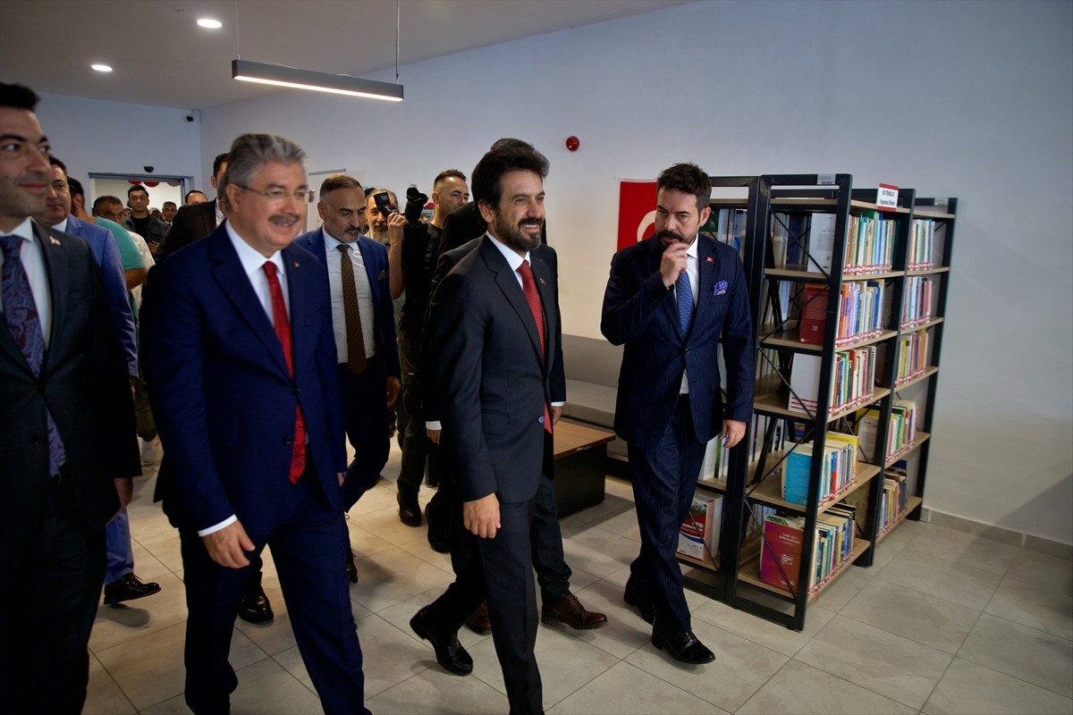 Kültür ve Turizm Bakan Yardımcısı Batuhan Mumcu (sol 3), Osmaniye Devlet Hastanesi bünyesinde...