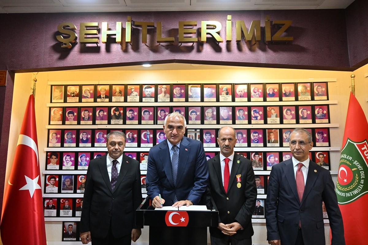 Kültür ve Turizm Bakanı Mehmet Nuri Ersoy, 19 Eylül Gaziler Günü dolayısıyla Şanlıurfa’da gazi...