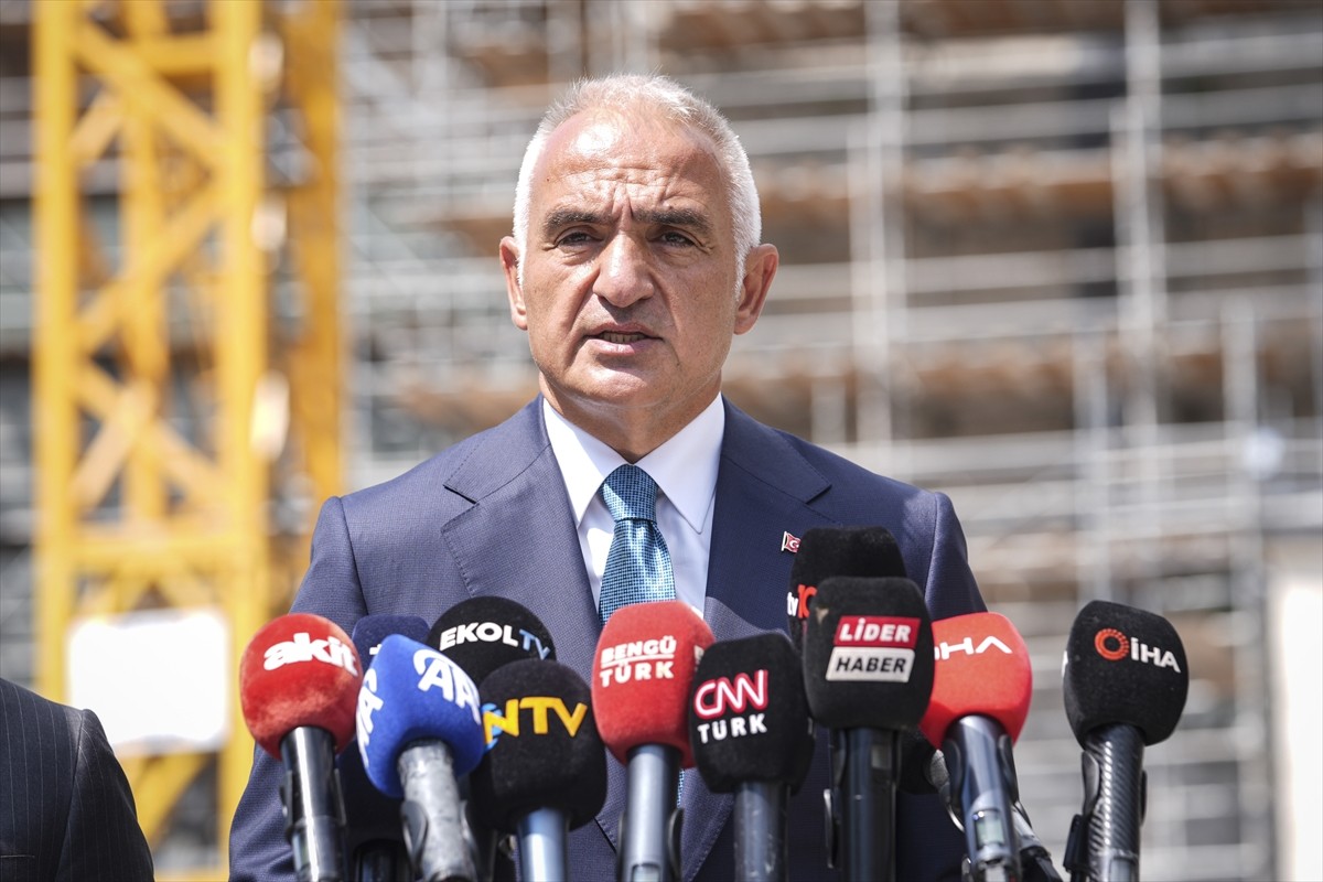 Kültür ve Turizm Bakanı Mehmet Nuri Ersoy, Ayasofya-i Kebir Camisi'nin restorasyon ve güçlendirme...