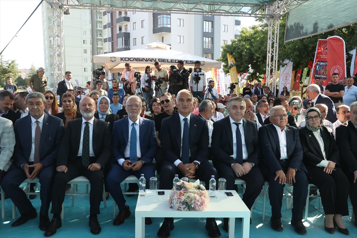Kültür ve Turizm Bakanı Mehmet Nuri Ersoy, çeşitli temaslarda bulunmak üzere geldiği Kayseri'de...